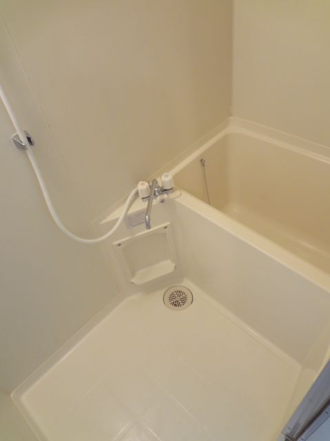 バス・シャワールーム　バス・トイレ独立設計