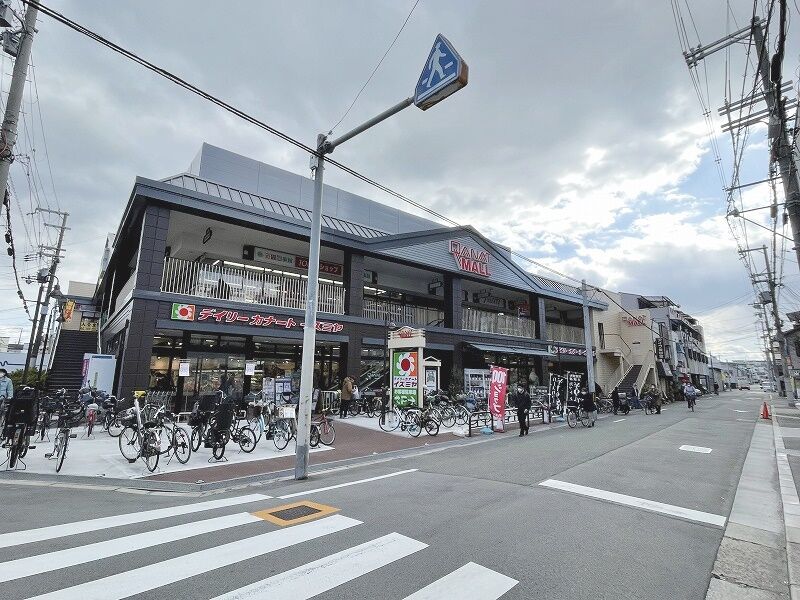 スーパー　デイリーカナートイズミヤ桑津店（スーパー）まで2411m