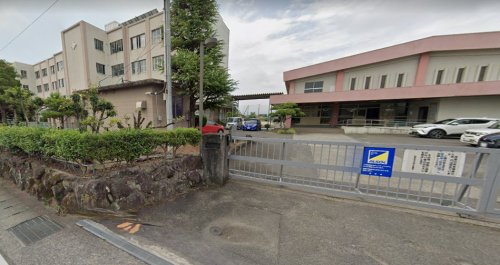 小学校　高松市立川岡小学校（小学校）まで286m