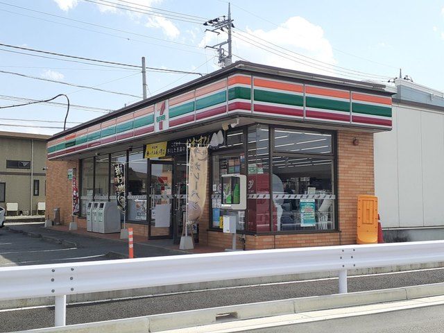コンビニ　セブンイレブン藤岡緑町店（コンビニ）まで400m