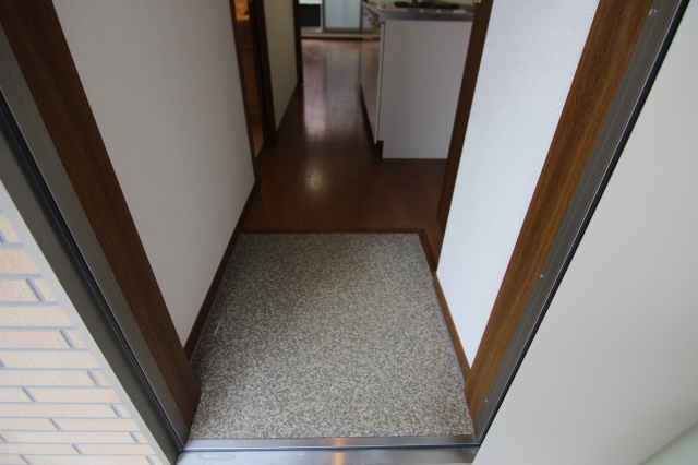 玄関　他のお部屋の参考写真となります。