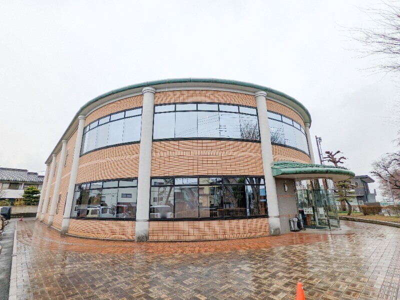 図書館　高崎市立群馬図書館（図書館）まで6439m