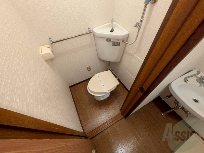トイレ　こちらはトイレです。清潔感があり、安心して使用できます。