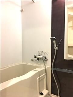 バス・シャワールーム　コンパクトで使いやすいお風呂です