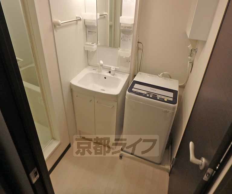 洗面設備　使いやすい独立洗面台です