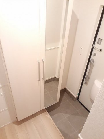 玄関　収納もある玄関です