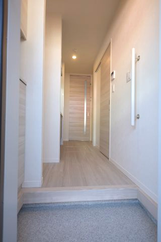 その他部屋・スペース　明るめの建具のお部屋です。