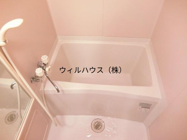バス・シャワールーム　キレイにリフォームされています！