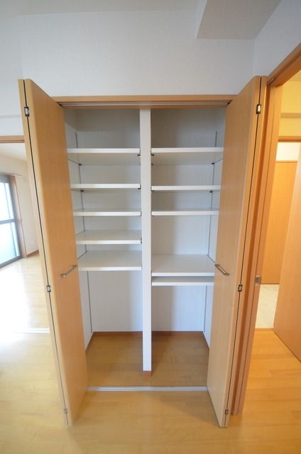 その他設備　☆リビングの収納です☆