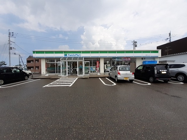 コンビニ　ファミリーマート横越茜ケ丘店（コンビニ）まで350m