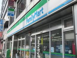 コンビニ　ファミリーマート 町屋二丁目店（コンビニ）まで30m