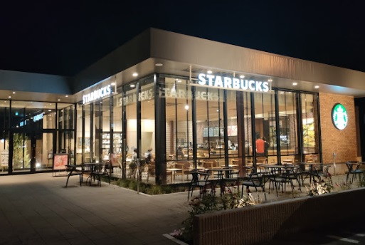 飲食店　スターバックスコーヒーはなふる恵庭店（飲食店）まで922m