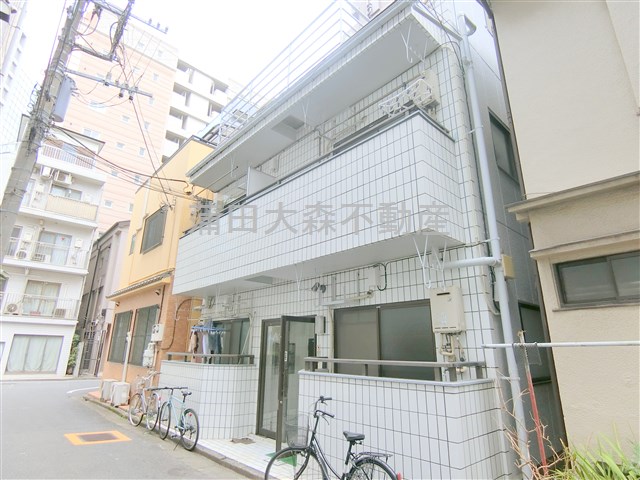 建物外観　1986年1月築　鉄骨造地上3階建て総戸数6戸　東京都大田区