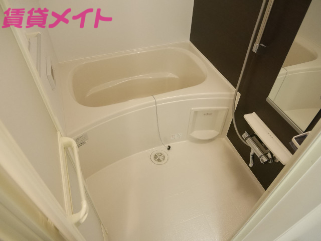 バス・シャワールーム　同建物別部屋反転タイプ写真です