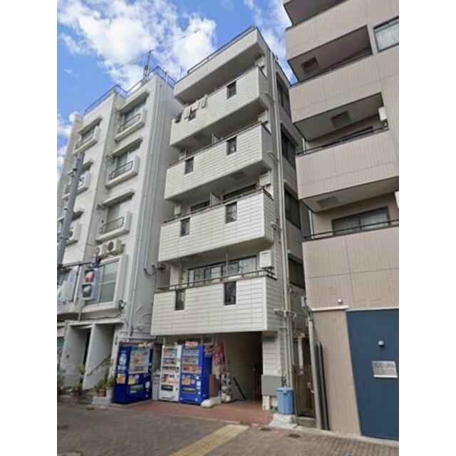 建物外観　鉄筋コンクリート造のがっちりとした建物。