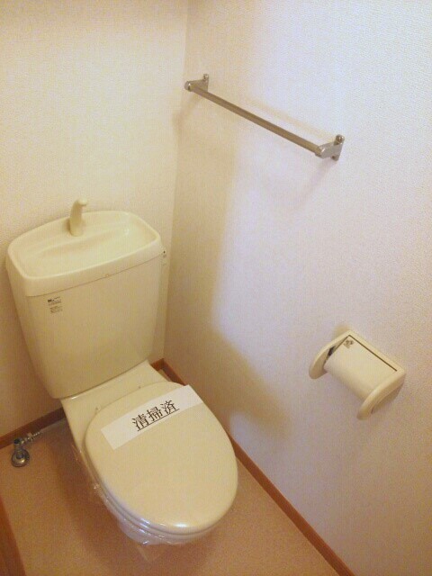 トイレ　・同型タイプ参考写真