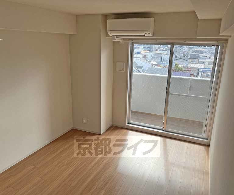 居室・リビング　ひろびろとした居室です。ゆったりくつろげますね。