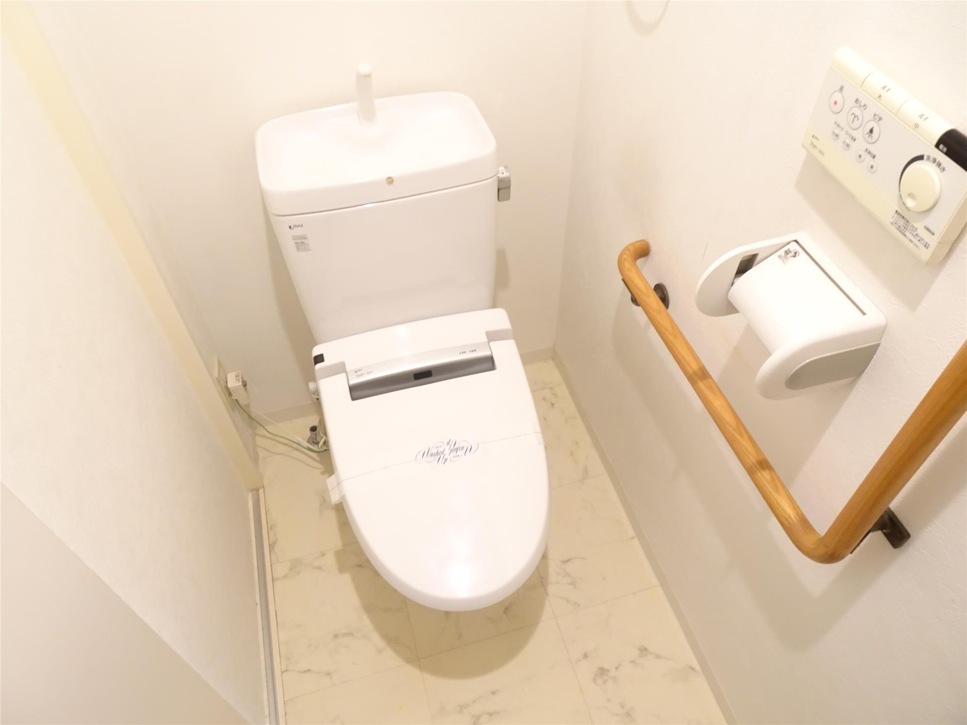 トイレ　ウォシュレット付きの洋式トイレです♪