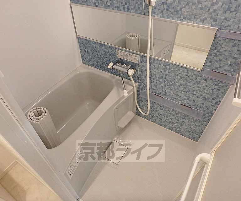 バス・シャワールーム　セパレートタイプのバスルームです。