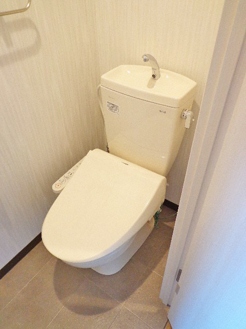 トイレ　あったらうれしいウォシュレット付き♪
