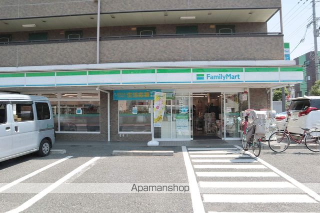 コンビニ　ファミリーマート（コンビニ）まで2742m
