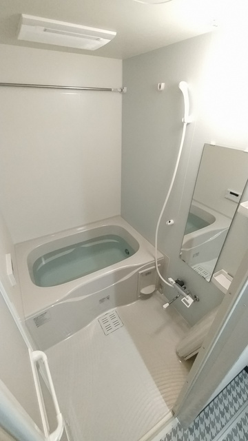 バス・シャワールーム　★追焚給湯と浴室乾燥機付きバスルームです★