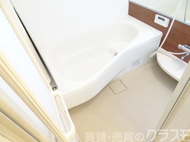 バス・シャワールーム　浴室乾燥機＆追焚機能付き広々バスルーム♪