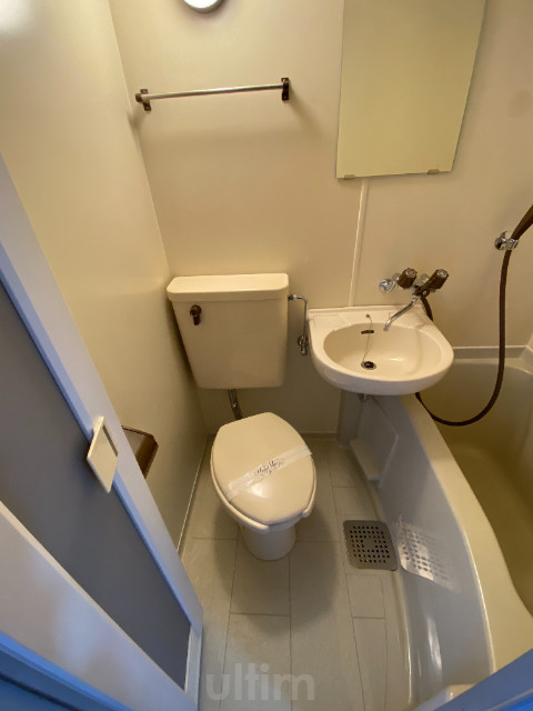 トイレ　違うお部屋の写真です。ご参考までに