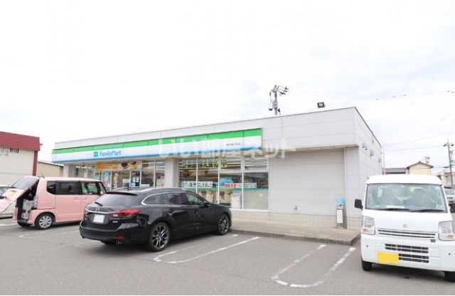 コンビニ　ファミリーマート金沢諸江町店（コンビニ）まで643m