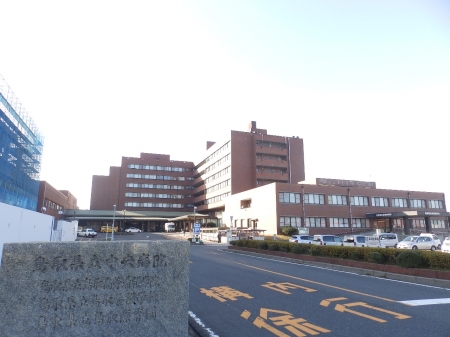 病院　県立中央病院（病院）まで696m