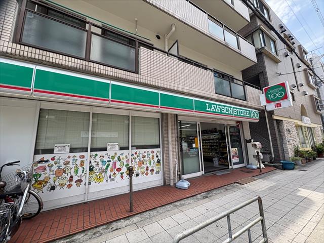 コンビニ　ローソンストア１００（コンビニ）まで987m