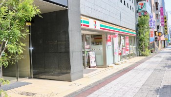 コンビニ　セブンイレブン馬喰町駅前店（コンビニ）まで132m