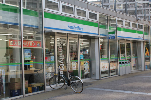 コンビニ　ファミリーマート 江東東雲一丁目店（コンビニ）まで674m