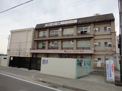 中学校　明石市立魚住中学校（中学校）まで772m