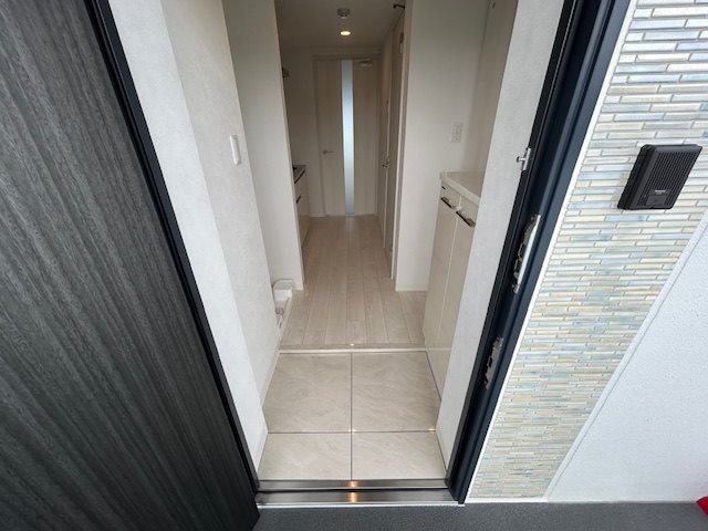 玄関　※同建物の別のお部屋の写真です。
