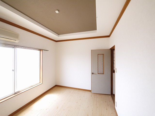 その他部屋・スペース　広くて明るい寝室
