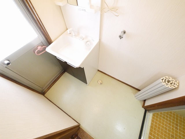 洗面設備　脱衣スペースもあります