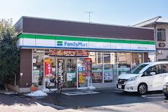 コンビニ　ファミリーマート 杉並堀ノ内三丁目店（コンビニ）まで396m