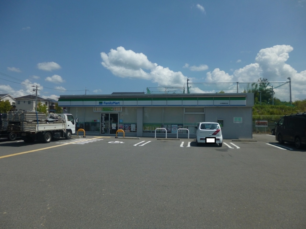 コンビニ　ファミリーマート 木津梅美台店（コンビニ）まで1126m