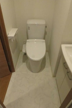 トイレ　温水洗浄便座。