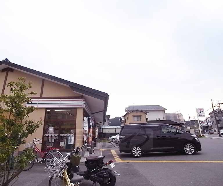 コンビニ　セブンイレブン京都岩倉幡枝店（コンビニ）まで300m