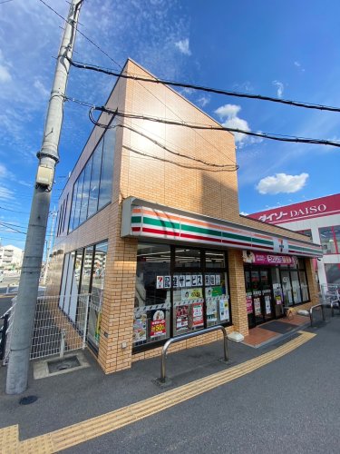 コンビニ　セブンイレブン 宝塚小林5丁目店（コンビニ）まで215m