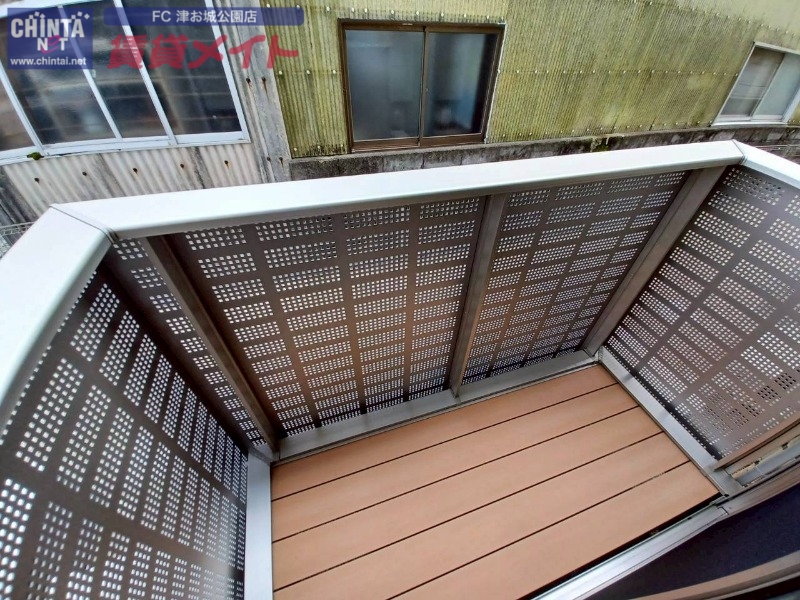 バルコニー　同建物別部屋写真です