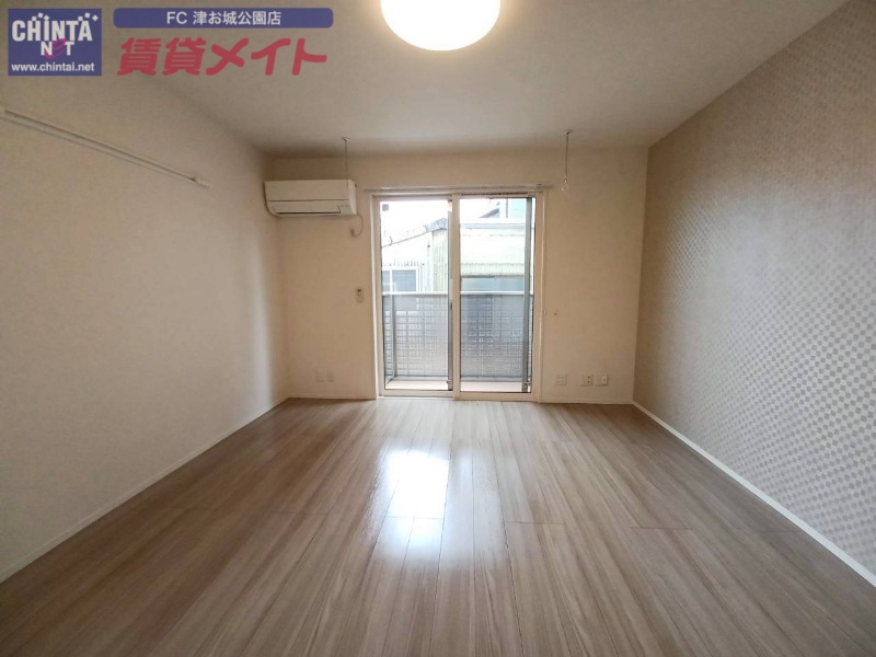 居室・リビング　同建物別部屋写真です