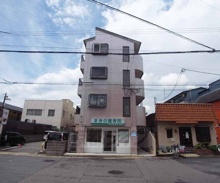 建物外観　正面からの外観