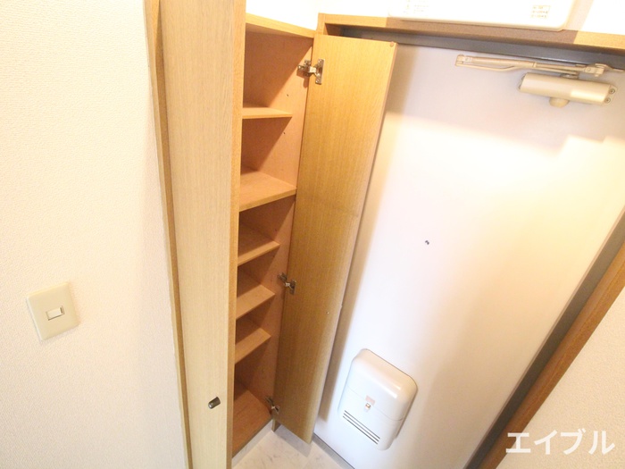 玄関　同タイプの部屋の写真です。