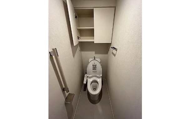 トイレ　落ち着いた色調のトイレです