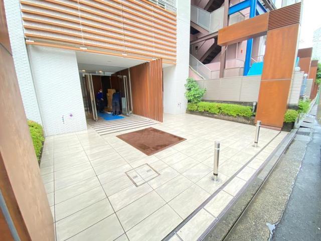 ＪＲ中央線 三鷹駅 徒歩2分 13階建 築20年の外観写真