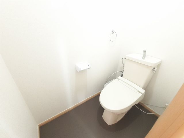 ＪＲ桜井線 香久山駅 徒歩6分 2階建 築33年のトイレ写真