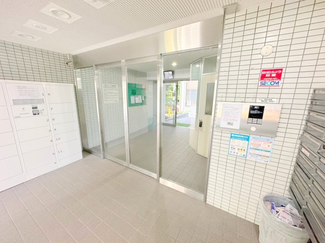 エントランス　落ち着いたエントランスです
